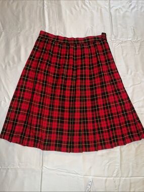 San Moire Red Vintage 90s Black Plaid A-Line Pleated Skirt